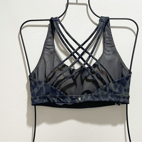 VICTORIA’S SECRET Women’s Strappy Leopard Print Low Impact Sports Bra Size S - Picture 3 of 9